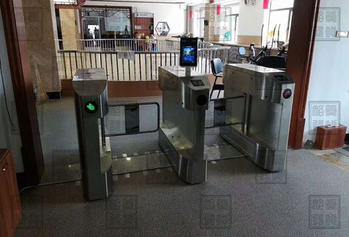 真地人體測溫通道閘機(jī) 高效識別的出入口智慧屏障